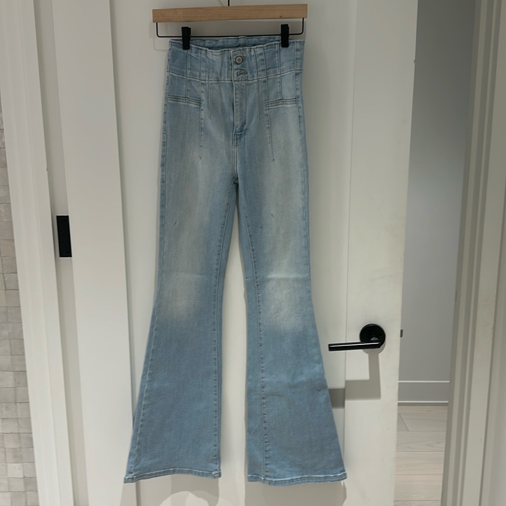 Free People - We The Free Jayde Flare Jeans. Size 26.